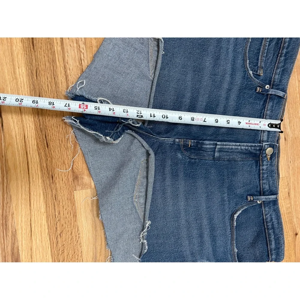 Good American High Waisted Distressed Denim Shorts Medium Wash Raw Hem Size 16
